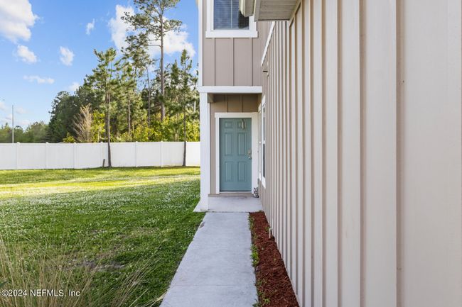 909 Capitol Parkway, Townhouse with 3 bedrooms, 2 bathrooms and null parking in Jacksonville FL | Image 3