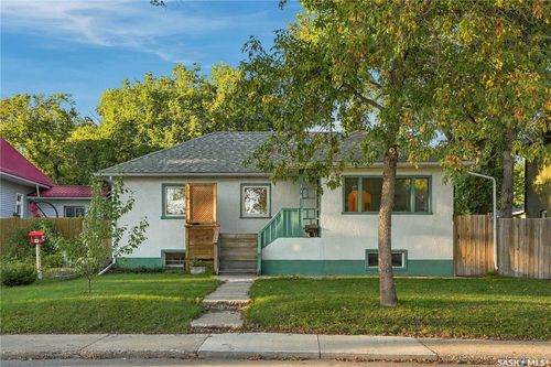 216 25th Street W, Saskatoon, SK, S7L0C4 | Card Image