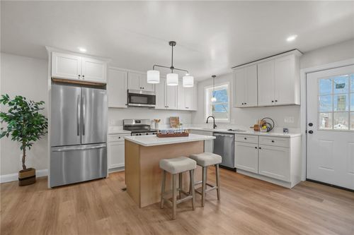 354 Jastram St, Providence, RI, 02908-2136 | Card Image