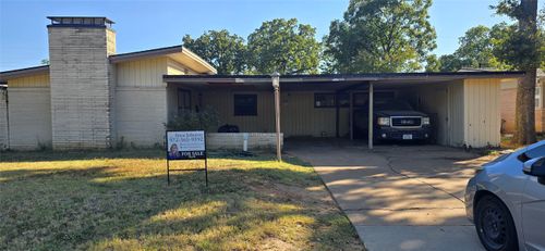 1914 W Grauwyler Rd, Irving, TX, 75061-2033 | Card Image