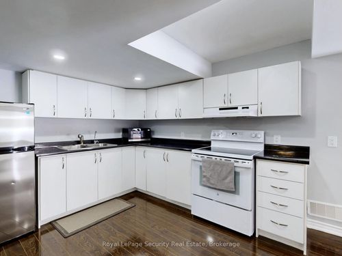 39 Vivian Creek Rd, Mount Albert, ON, L0G1M0 | Card Image