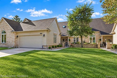 17-16820 Crystal Dr, Macomb, MI, 48042-2910 | Card Image