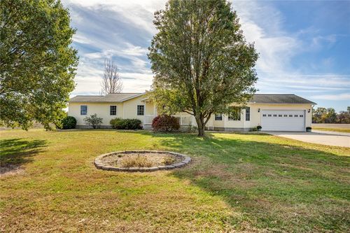 9118 Faye Rd, Kinmundy, IL, 62854-2850 | Card Image