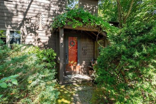 5 Marshall Ln, Rockport, MA, 01966-2129 | Card Image