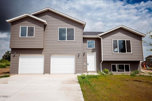 3202 10th Ave Ne, Watford City, ND, 58854-3257 | Card Image