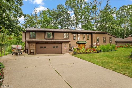 910 Pike Dr, Mansfield, OH, 44903-9121 | Card Image