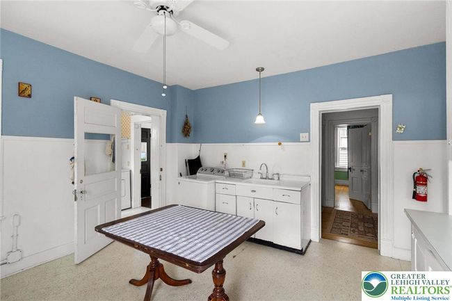 923 N Webster Ave, Home with 9 bedrooms, 5 bathrooms and 3 parking in Scranton PA | Image 39