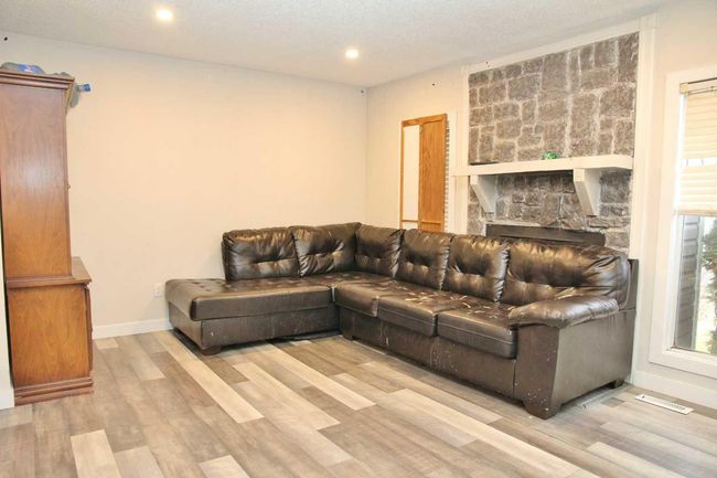 104 4 Th St E, House other with 4 bedrooms, 2 bathrooms and 2 parking in Lashburn SK | Image 8
