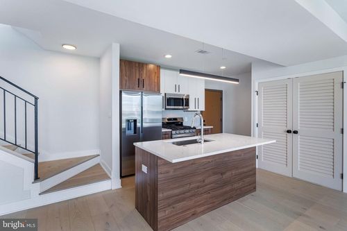 ph-11-845 19th St Ne, WASHINGTON, DC, 20002-4071 | Card Image