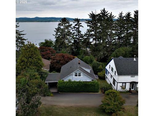 729 Erie Ave, Astoria, OR, 97103-5815 | Card Image