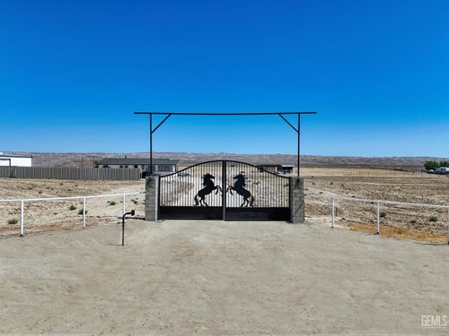 27580 Tamarisk Rd, Taft, CA, 93268-9796 | Card Image