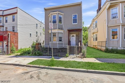 184 W Runyon St, Newark, NJ, 07108-1827 | Card Image