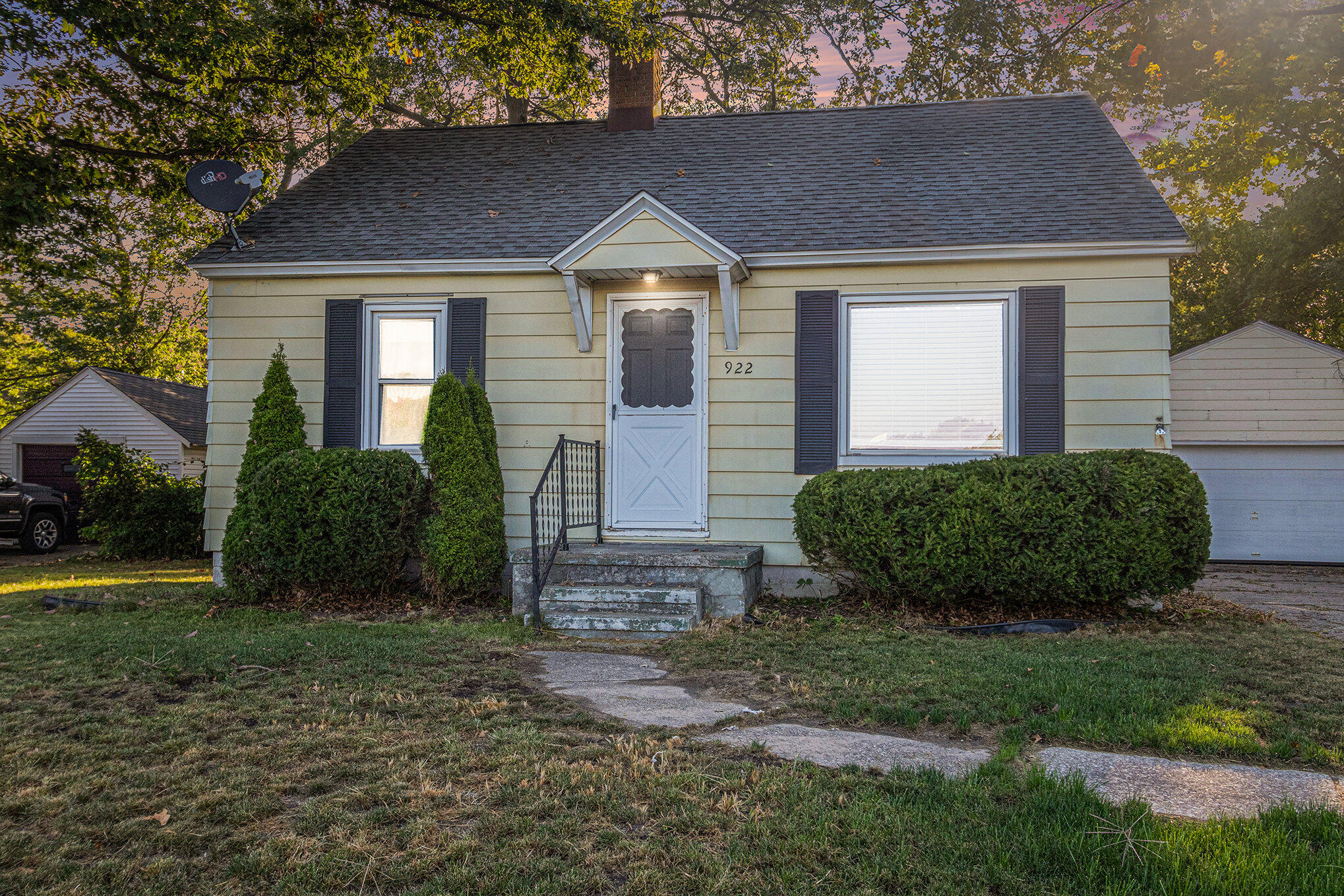 Quarterline Rd, Muskegon, MI 49442