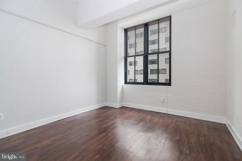 2b-423-3131 Walnut St, PHILADELPHIA, PA, 19104-3415 | Card Image