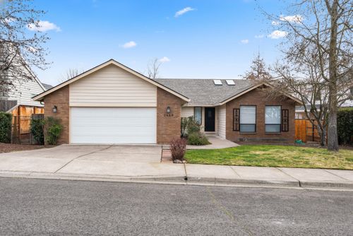 2660 Wilkshire Dr, Medford, OR, 97504-5732 | Card Image