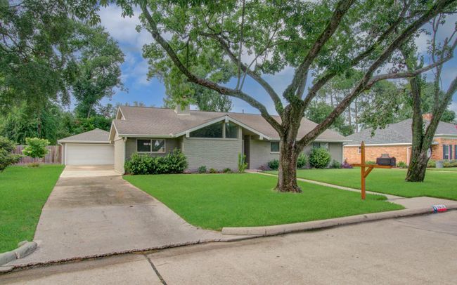 9818 Emnora Ln, House other with 4 bedrooms, 2 bathrooms and 2 parking in Houston TX | Image 7