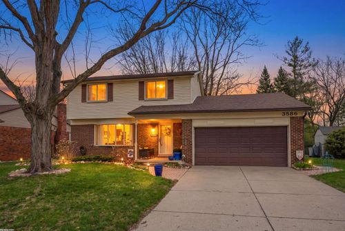 3586 Kings Point Dr, Troy, MI, 48083-5313 | Card Image