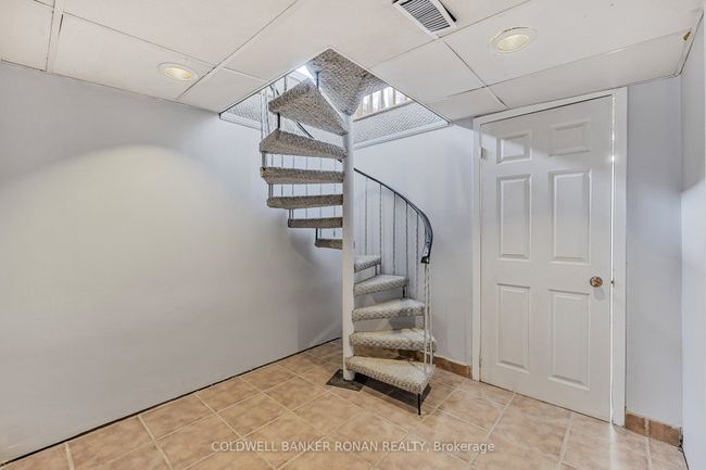 2 Lionel Stone Ave E, House other with 3 bedrooms, 2 bathrooms and 3 parking in Tottenham ON | Image 15
