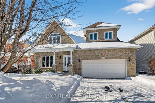 32 Olde Towne Ave, Russell, ON, K4R0A5 | Card Image