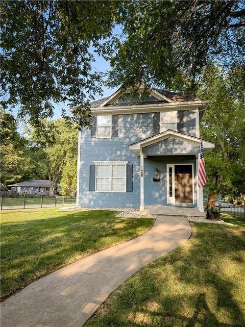 128 N Mckissock St, Pleasant Hill, MO, 64080-1442 | Card Image