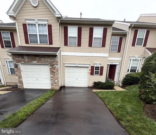 1042 Colin Dr, ROYERSFORD, PA, 19468-3137 | Card Image