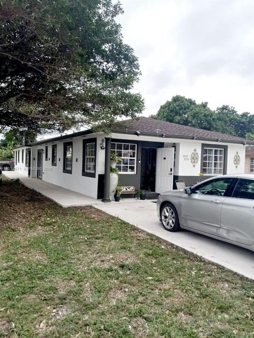 0-3250 Nw 94 Street, Miami, FL, 33147 | Card Image