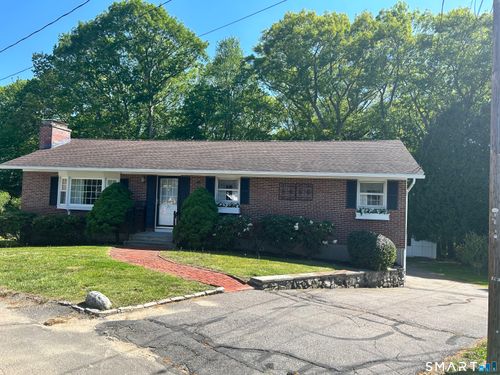 21 Parklawn Cir, Waterbury, CT, 06708-2318 | Card Image