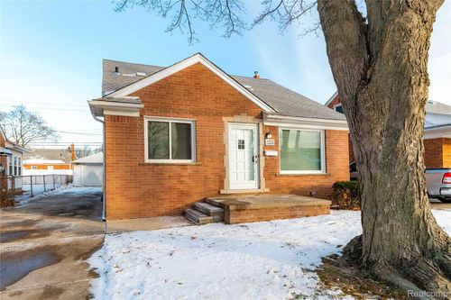 9255 Hubert Ave, Allen Park, MI, 48101-1643 | Card Image