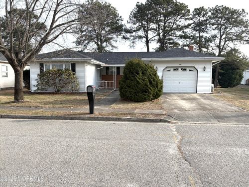 11 Tampa Ln, Toms River, NJ, 08757-6165 | Card Image