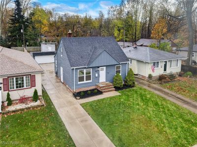 View of front of property featuring a front lawn | Image 3