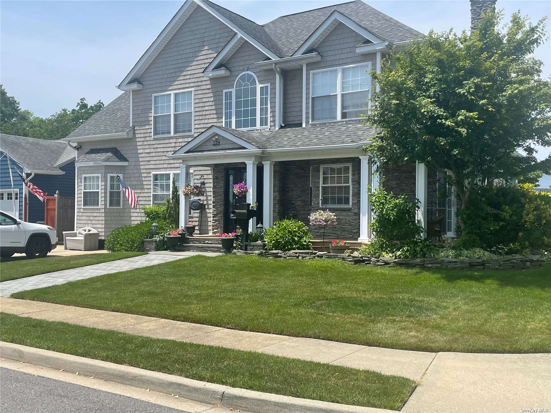 Cartwright Blvd, Massapequa Park, NY 11762