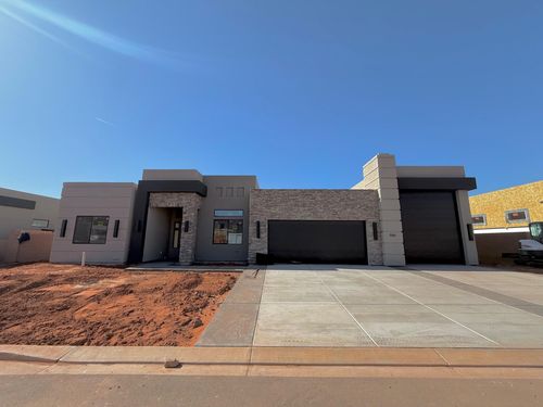 561 W 80 S, Ivins, UT, 84738-6802 | Card Image