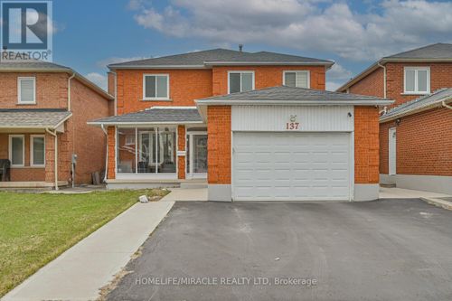 137 Minglehaze Dr, Etobicoke, ON, M9V4W7 | Card Image