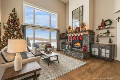 9174 207th Ave, Anamosa, IA, 52205-8205 | Card Image