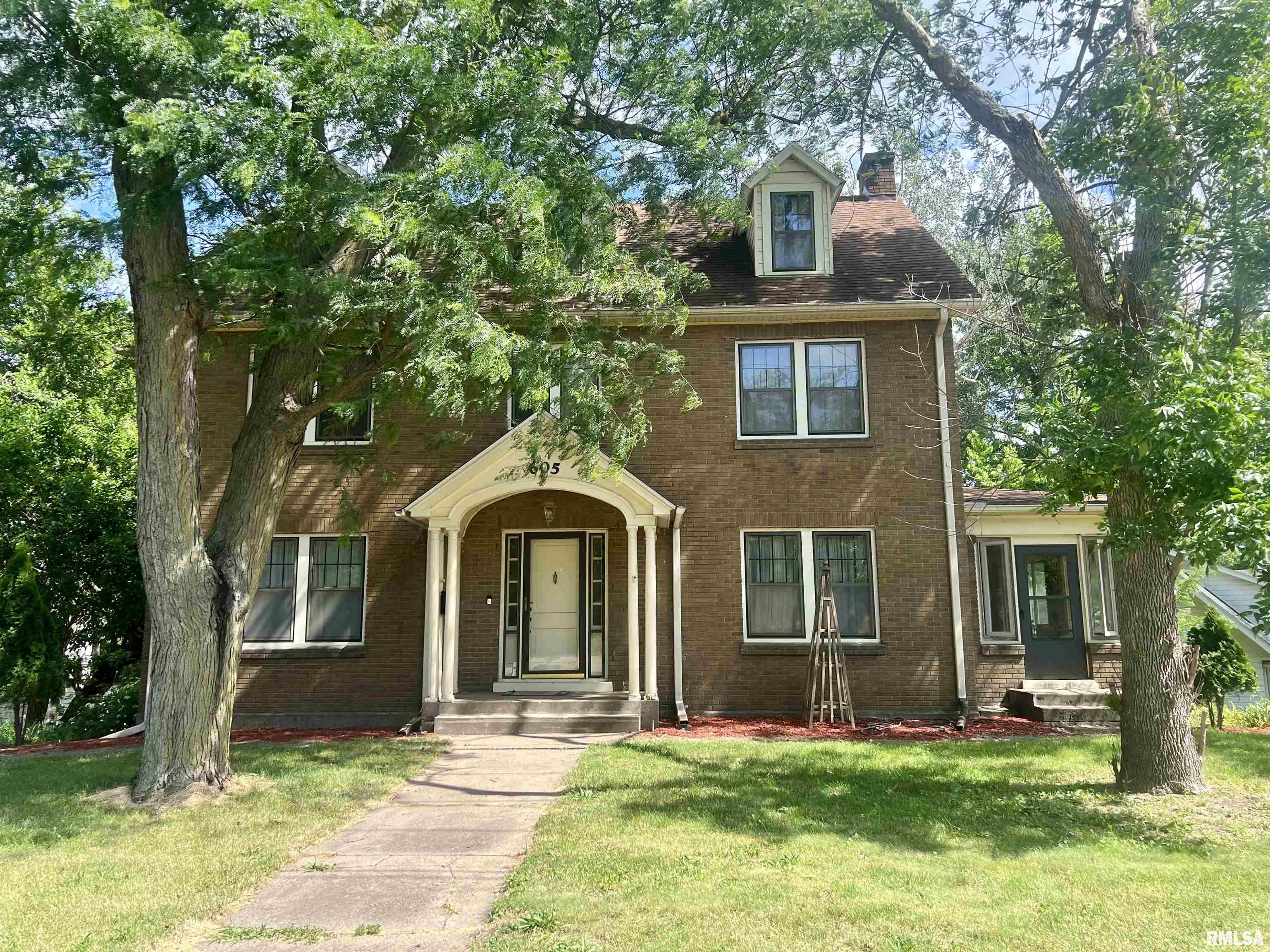 Bluff Blvd, Clinton, IA 52732