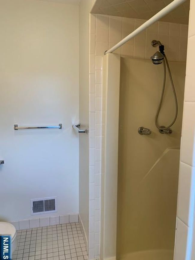 678 Broad St, Townhouse with 2 bedrooms, 3 bathrooms and null parking in Clifton NJ | Image 15