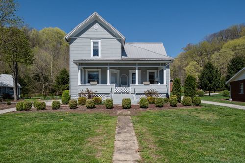 1368 Powell St, Middleport, OH, 45760-6303 | Card Image