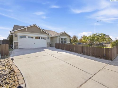 6914 Yellowstone Dr, Pasco, WA, 99301-8076 | Card Image