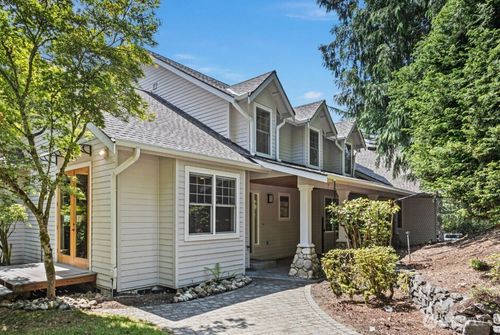 16430 266th Ave Se, Issaquah, WA, 98027-6936 | Card Image
