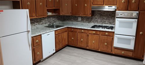 12019 84th Ave, Kew Gardens, NY, 11415-3104 | Card Image