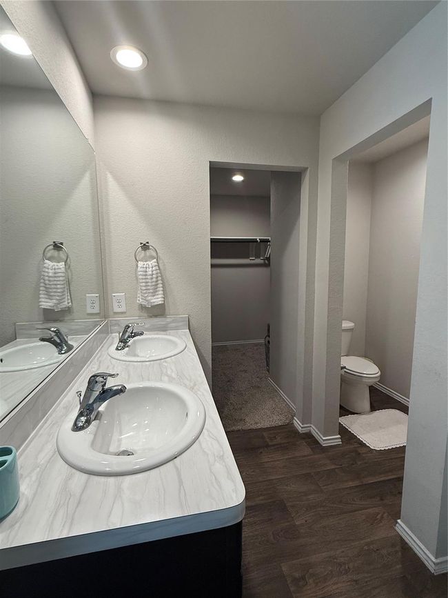 Primary bath. | Image 13