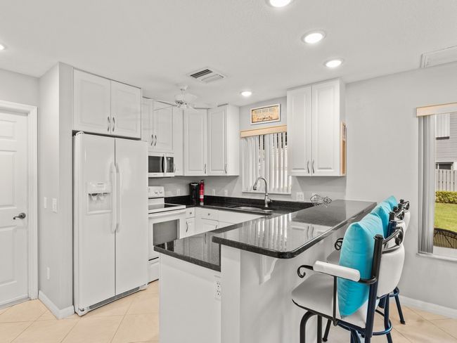 APT-54 - 4949 N Highway A1a, House attached with 3 bedrooms, 3 bathrooms and null parking in Hutchinson Island FL | Image 6