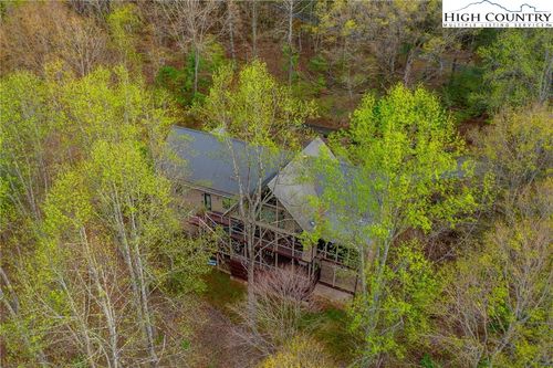 594 Village Pine Dr, Jefferson, NC, 28640-6916 | Card Image