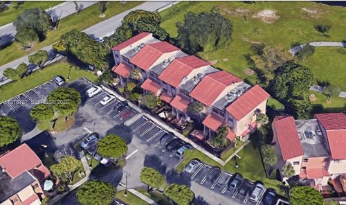apt-12-655 W Park Dr, Miami, FL, 33172-5313 | Card Image