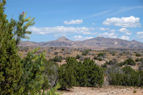 6038 (Lot 322) Hoochaneetsa Plaza S, Cochiti Lake, NM, 87083 | Card Image