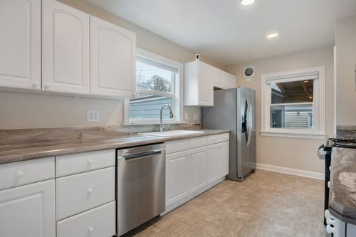 655 Woodworth Ave, Missoula, MT, 59801-6042 | Card Image