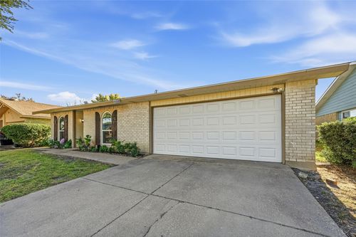 1721 Dell Oak Dr, Garland, TX, 75040-5385 | Card Image