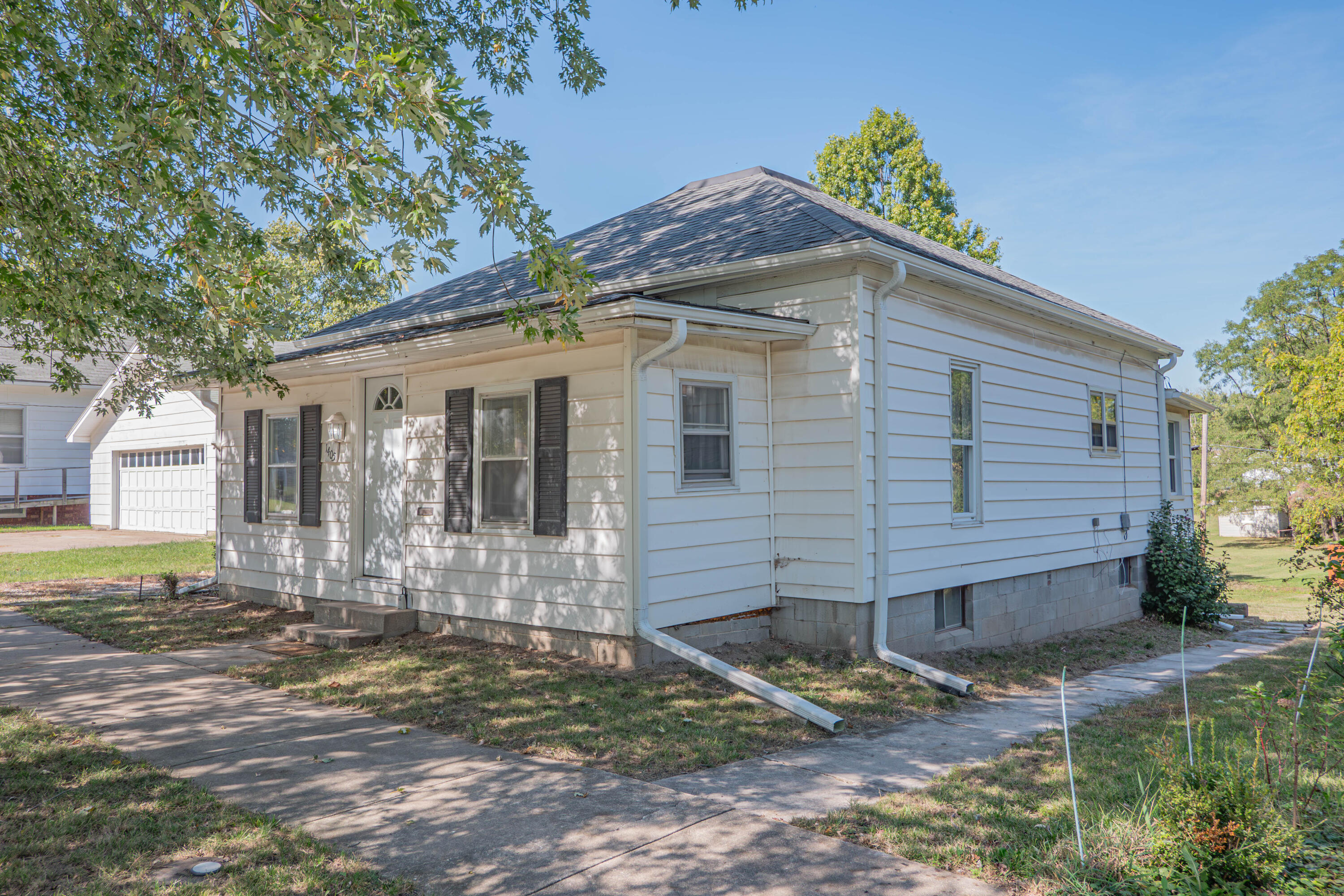 Myra St, Moberly, MO 65270