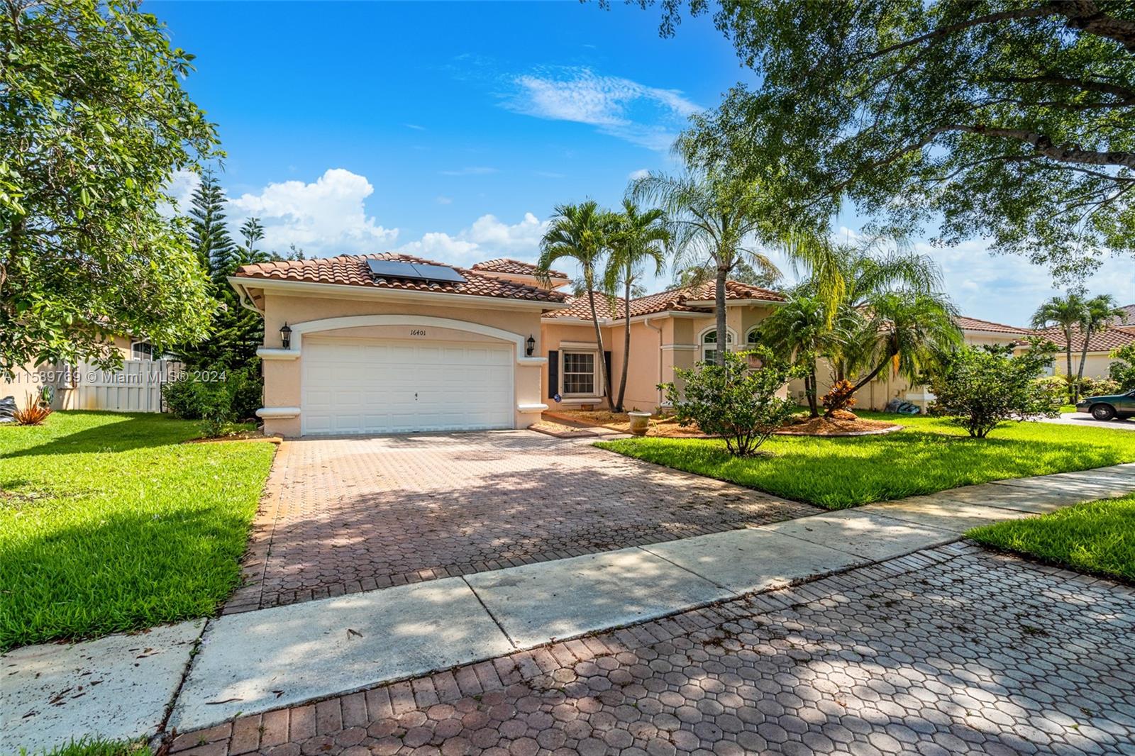 15th St, Pembroke Pines, FL 33028