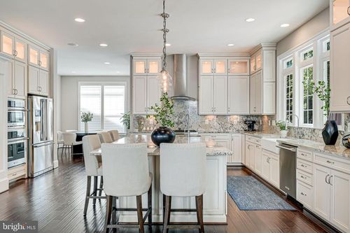 6513 Manor Ridge Ct, Falls Church, VA, 22043-1900 | Card Image